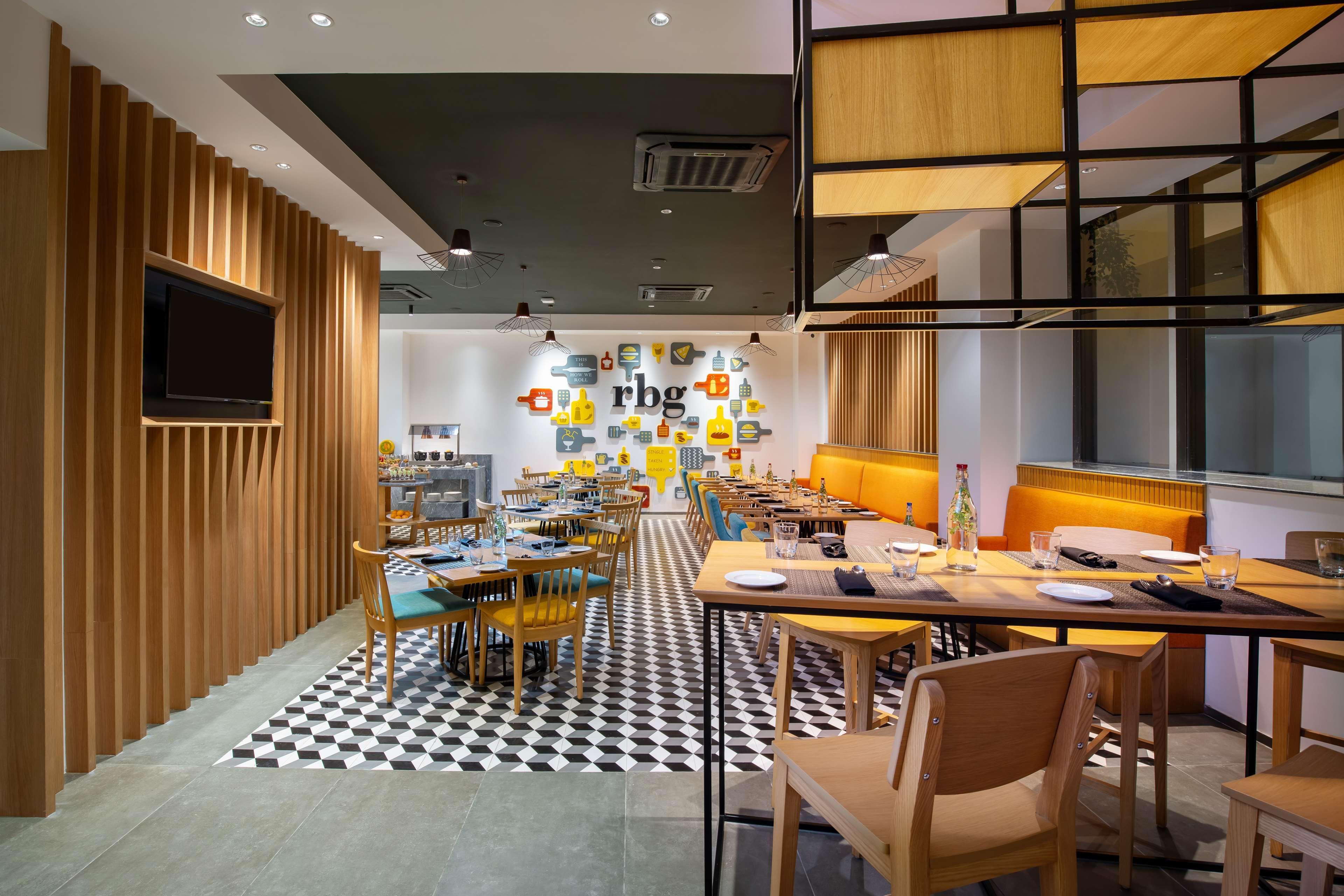 Park Inn By Radisson Гвалиор Екстериор снимка